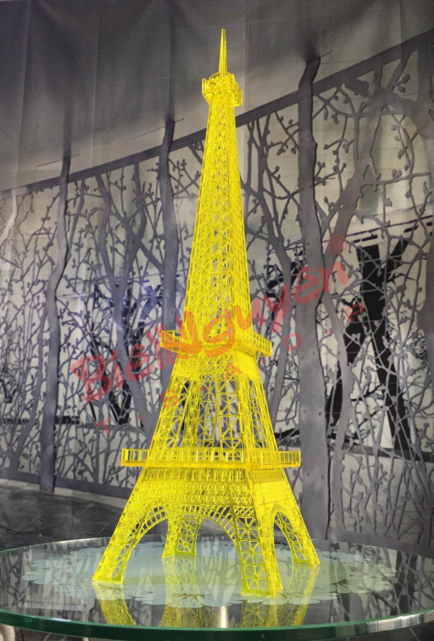 Cắt laser mica tháp Eiffel